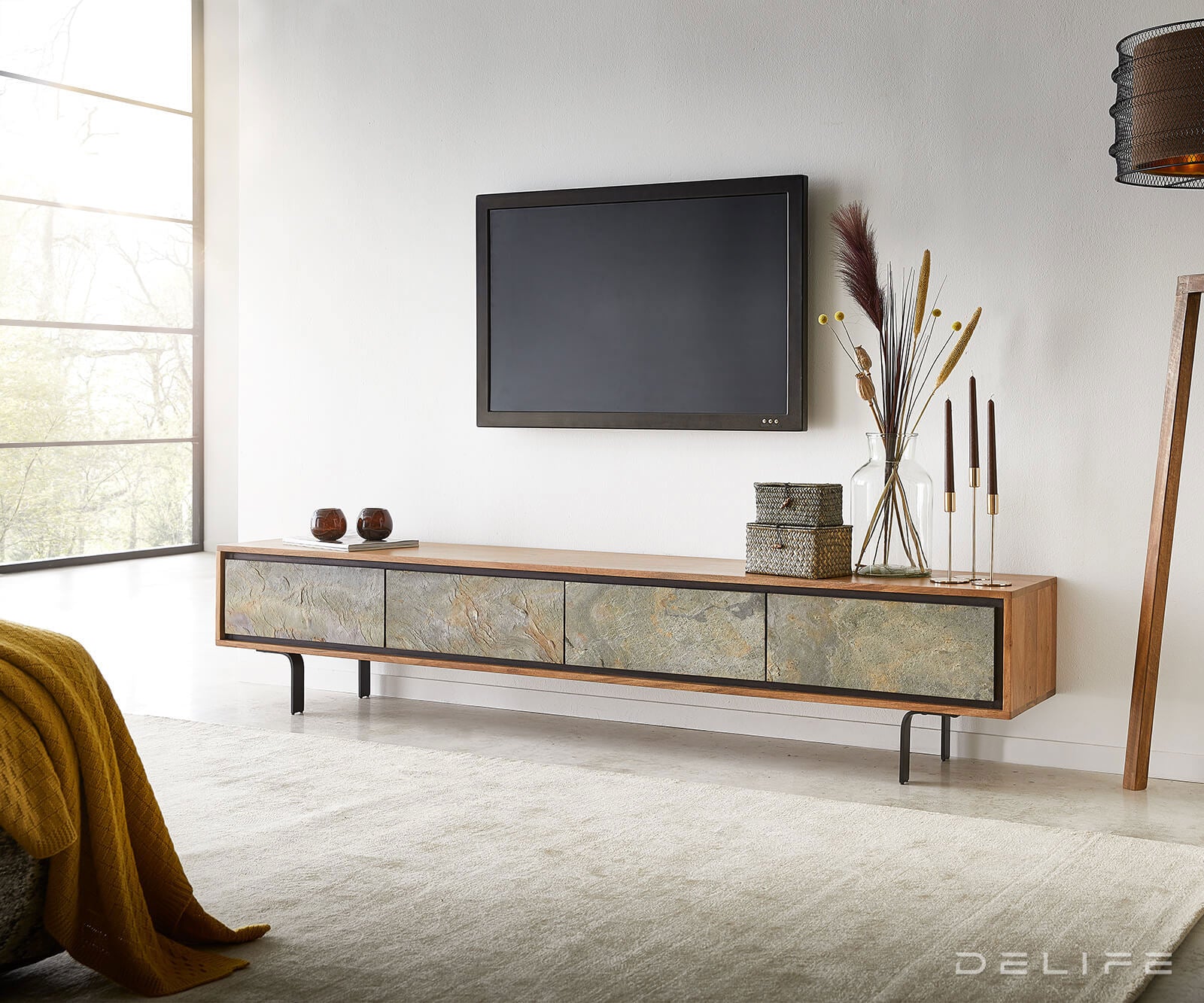 Komoda Juwelo, Materijal: Bagrem