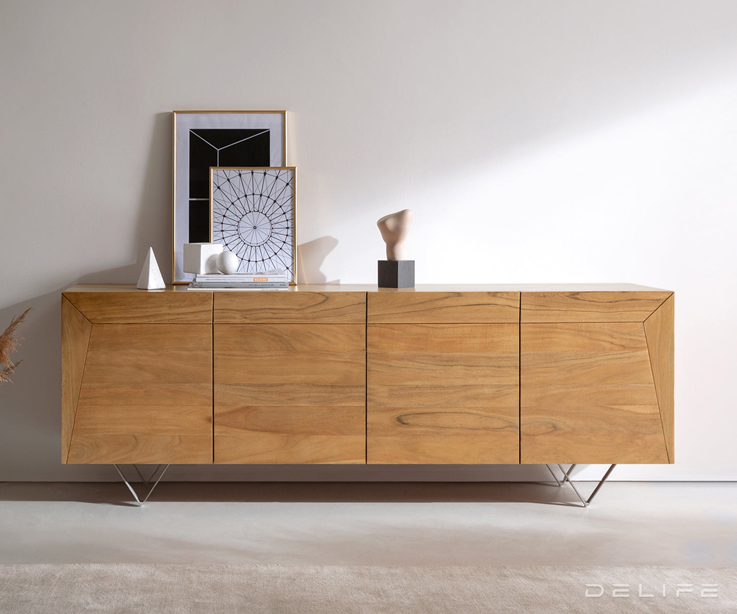 Komoda Kayu, Materijal: Bagrem