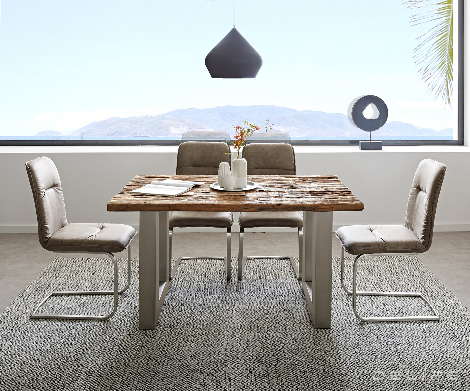 Blagovaonski stol Reclaimed, Materijal: Reciklirano drvo