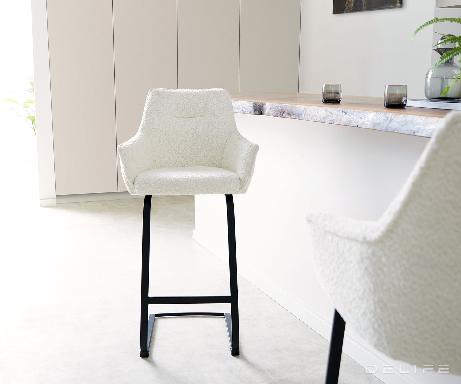 Barska stolica Alja Flex, Materijal: Boucle