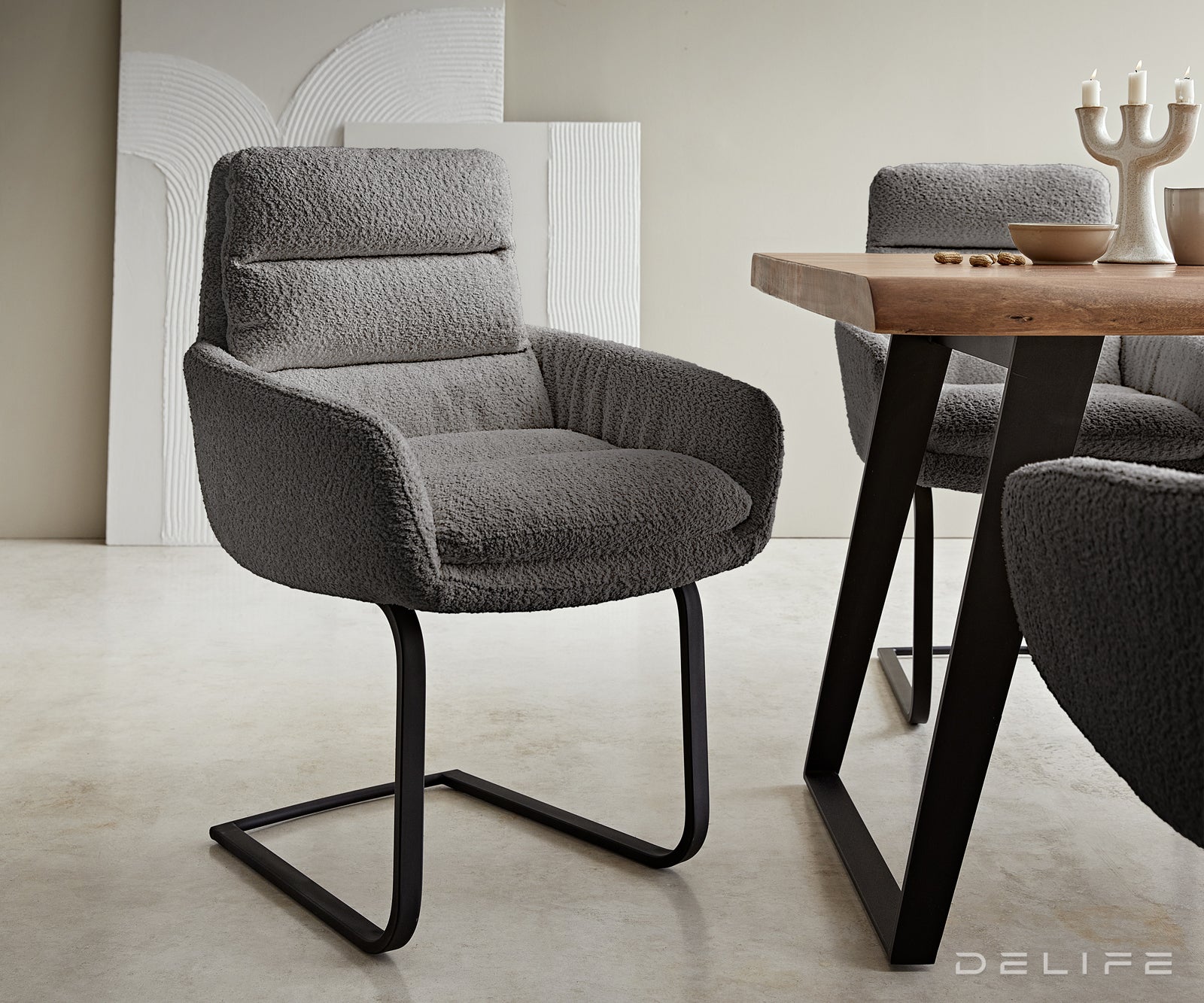 Blagovaonska stolica Abelia s rukonaslonom, Materijal: Boucle