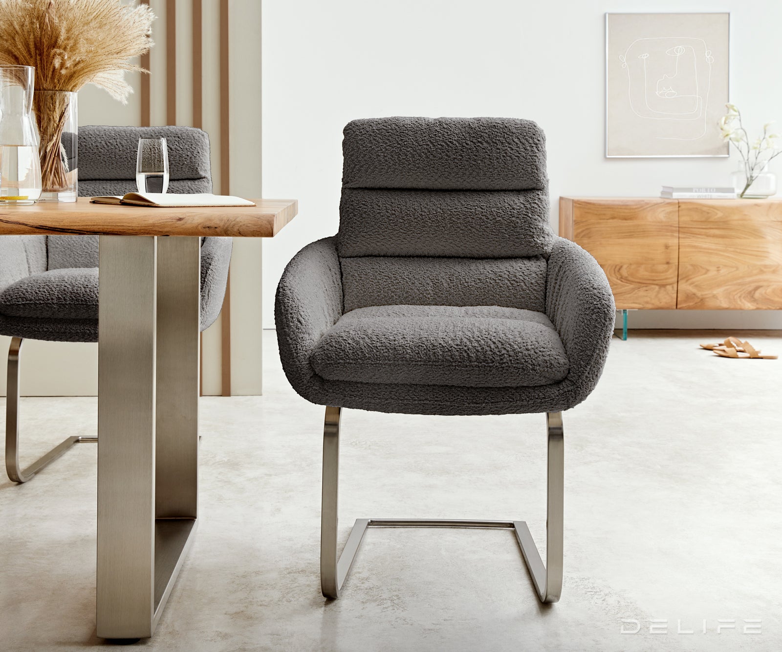 Blagovaonska stolica Abelia s rukonaslonom, Materijal: Boucle