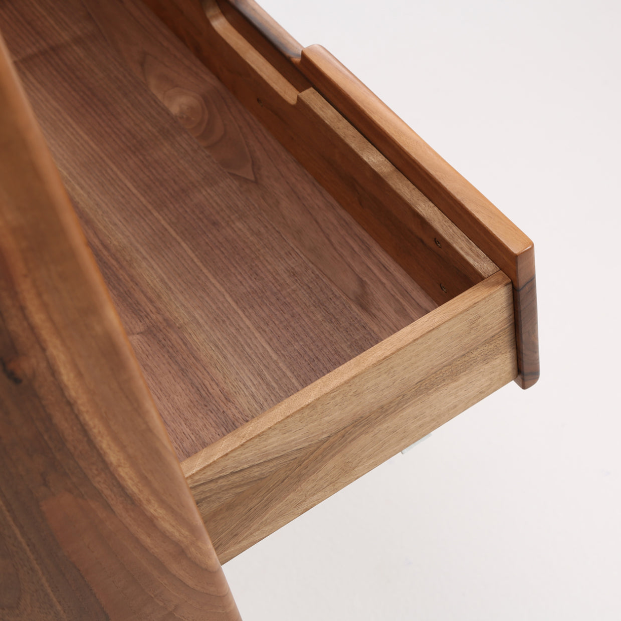 Komoda Amadeo 66x110cm, Materijal: Puno drvo Orah