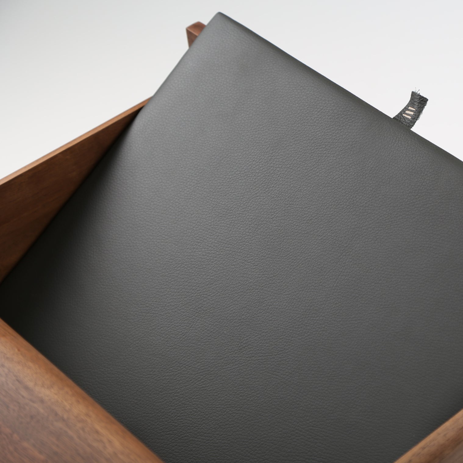 Tv Komoda Antoni 160x45cm, Materijal: Puno drvo Orah