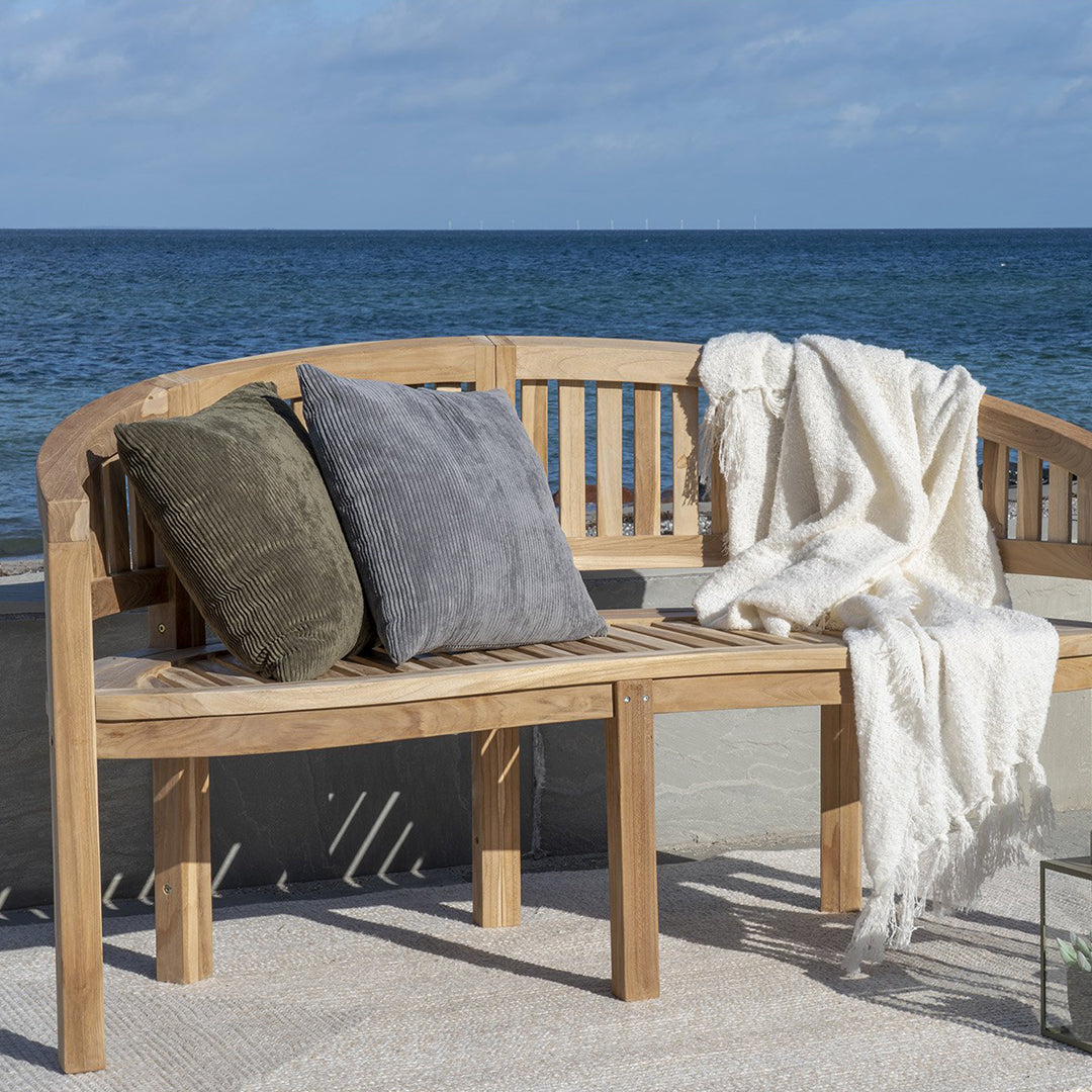 Klupa Boca, Materijal: Tikovina