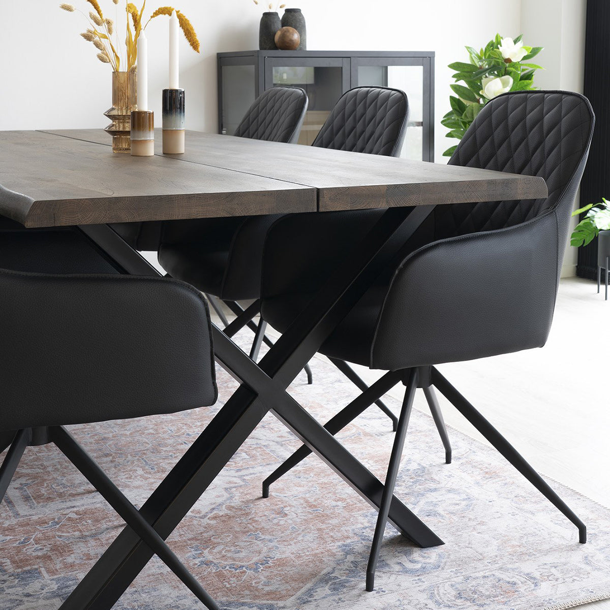 Blagovaonska stolica Harbo, Materijal: PU