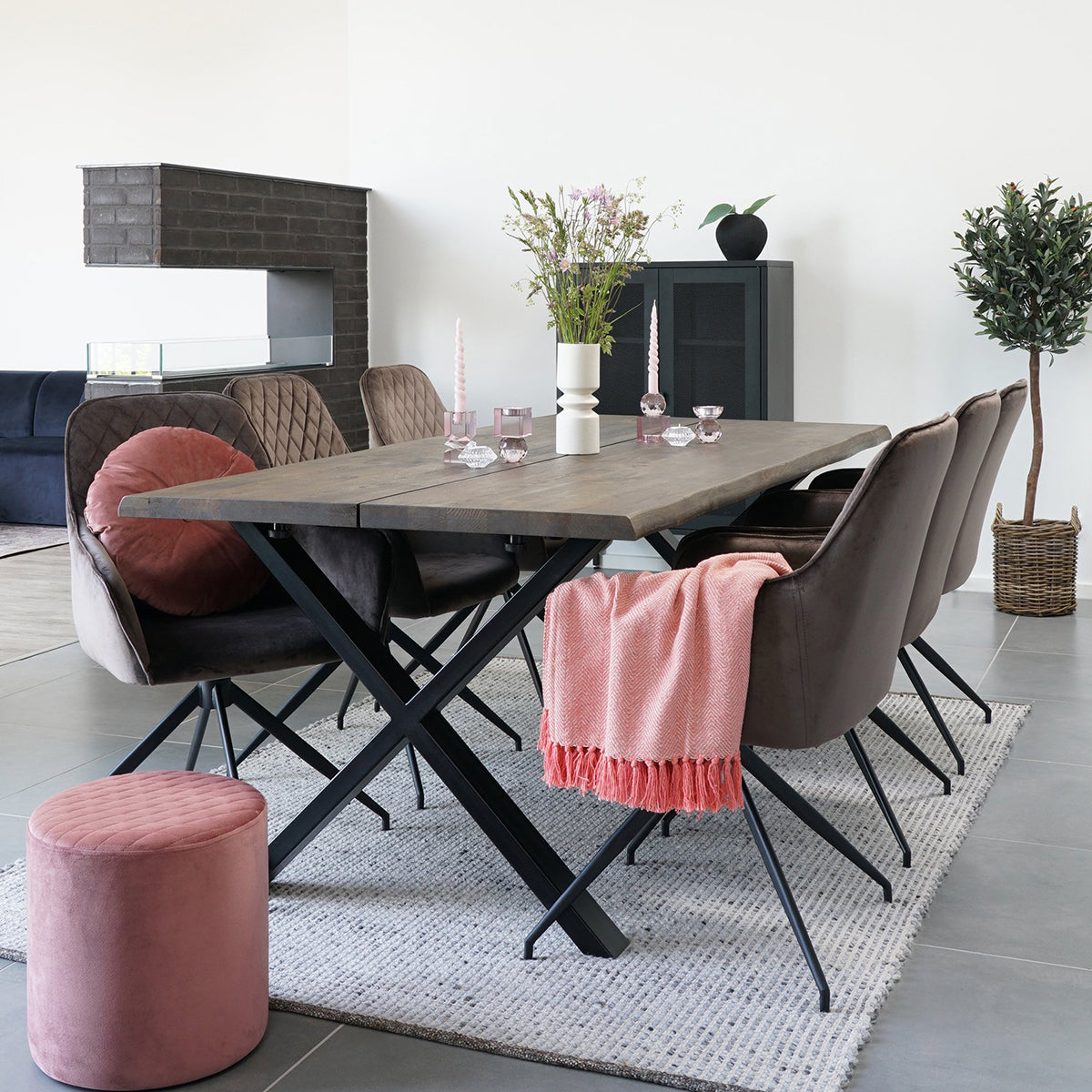 Blagovaonska stolica Harbo, Materijal: baršun