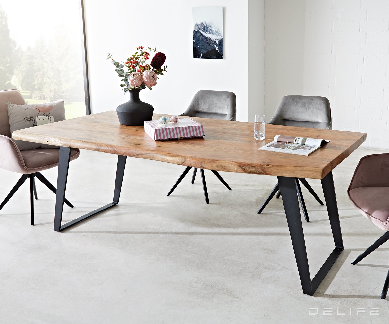 Blagovaonski stol Edge, Materijal: Bagrem, Debljina ploče: 5,5cm