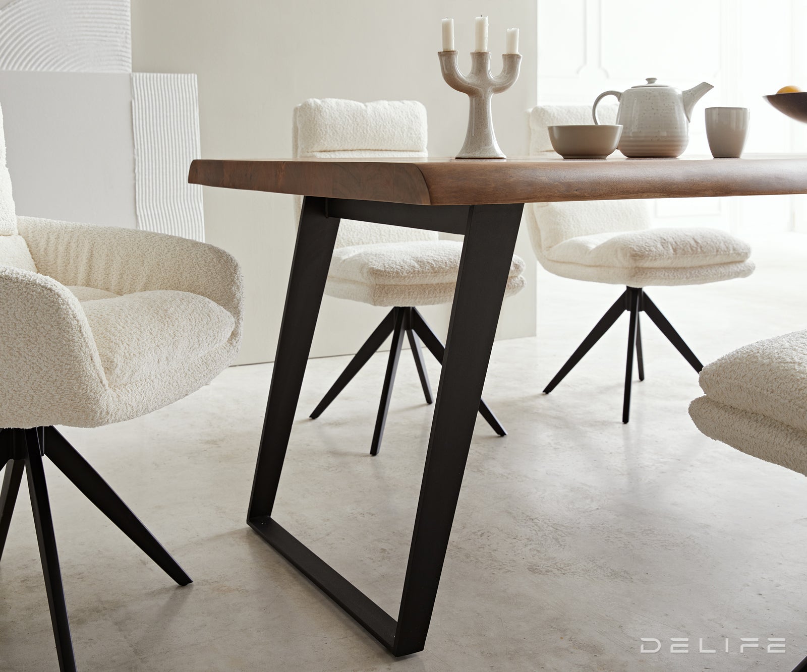 Blagovaonski stol Edge, Materijal: Bagrem, Debljina ploče: 5,5cm