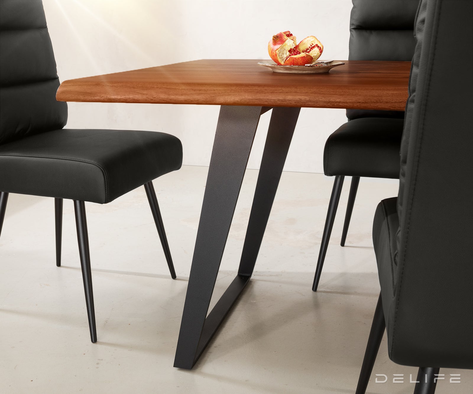 Blagovaonski stol Edge, Materijal: Bagrem, Debljina ploče: 3,5cm