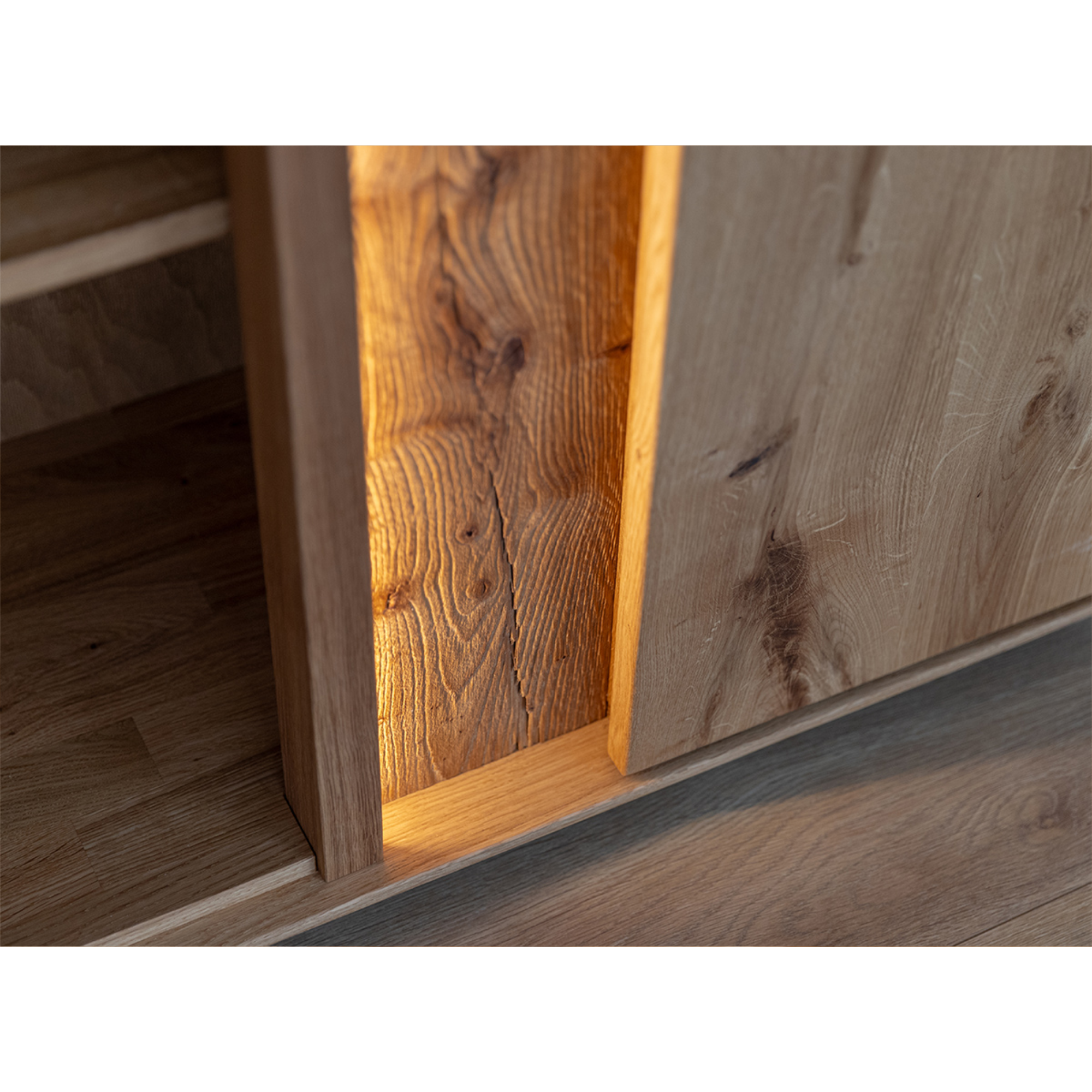 Vitrina Collodi 85x140cm, Materijal: Masivno Drvo Hrast