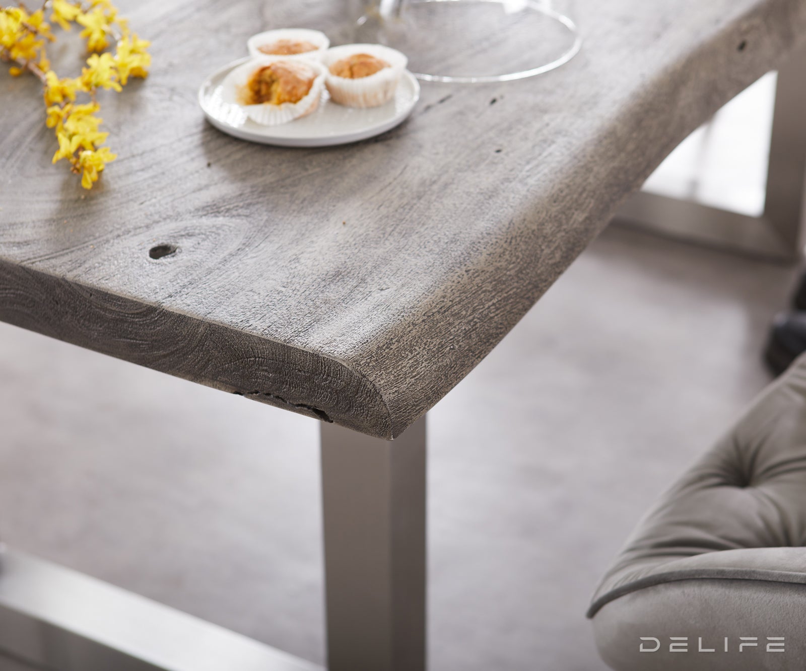 Blagovaonski stol Edge, Materijal: Bagrem, Debljina ploče: 5,5cm