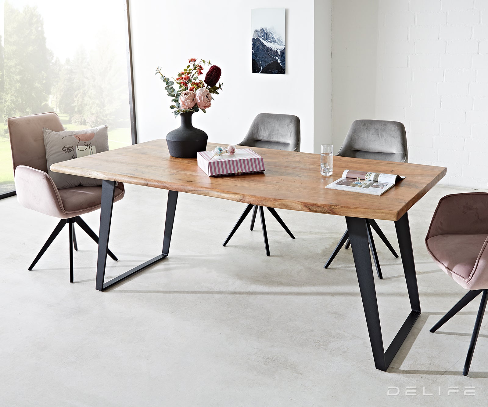 Blagovaonski stol Edge, Materijal: Bagrem, Debljina ploče: 5,5cm