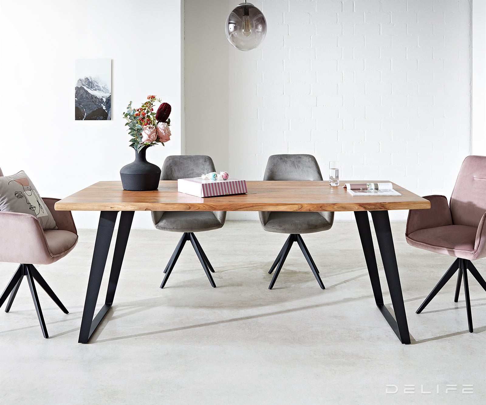 Blagovaonski stol Edge, Materijal: Bagrem, Debljina ploče: 5,5cm