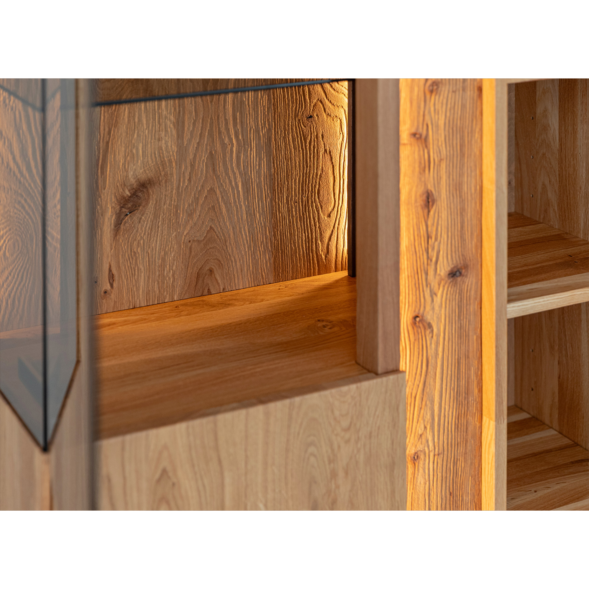 Vitrina Collodi 85x140cm, Materijal: Masivno Drvo Hrast