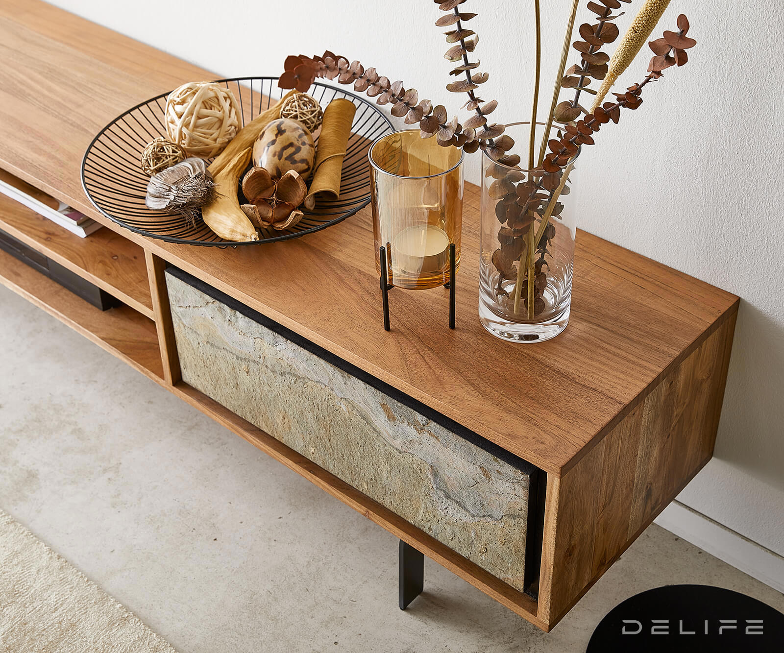 Komoda Juwelo, Materijal: Bagrem