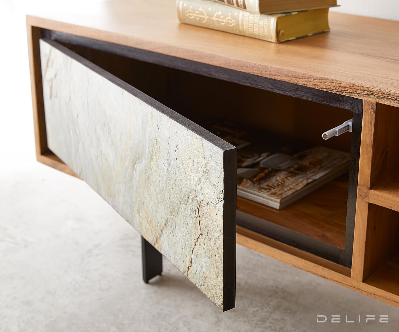 Komoda Juwelo, Materijal: Bagrem