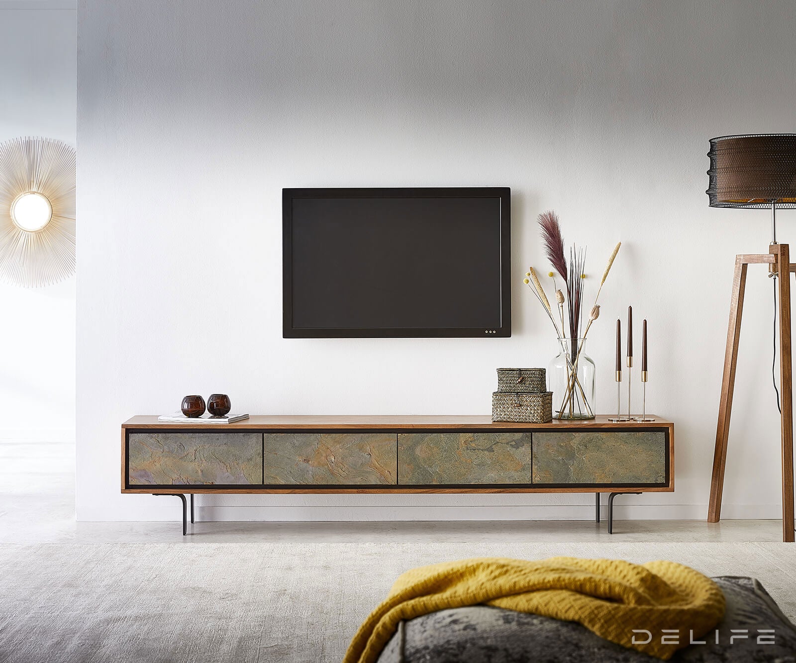 Komoda Juwelo, Materijal: Bagrem