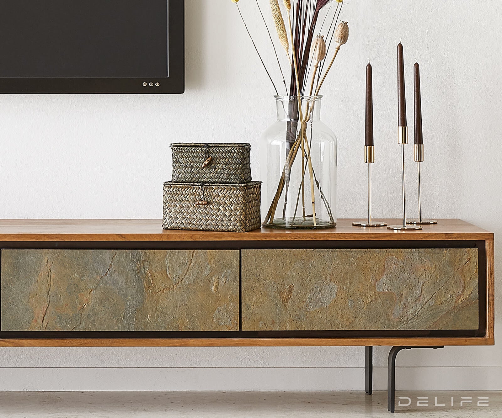 Komoda Juwelo, Materijal: Bagrem