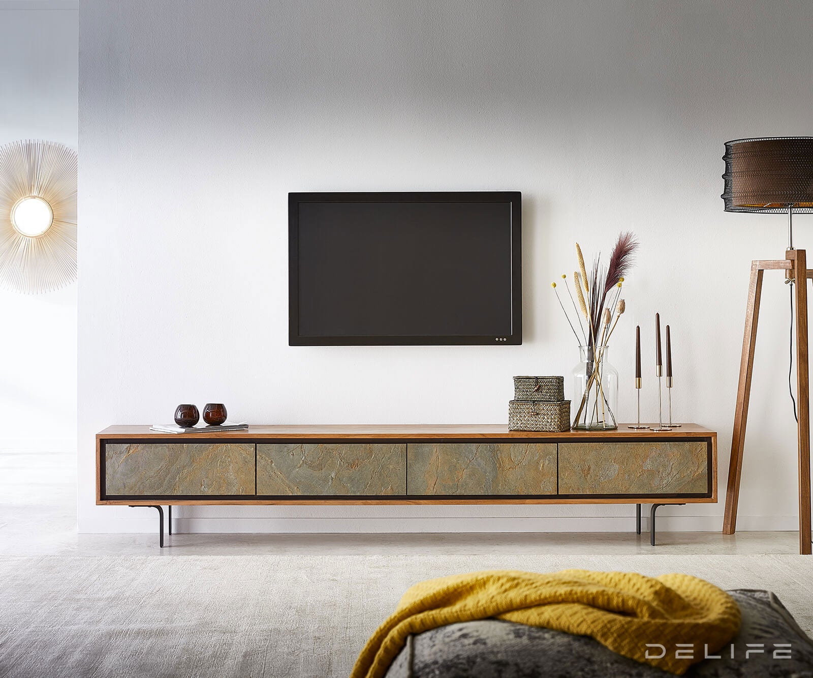 Komoda Juwelo, Materijal: Bagrem