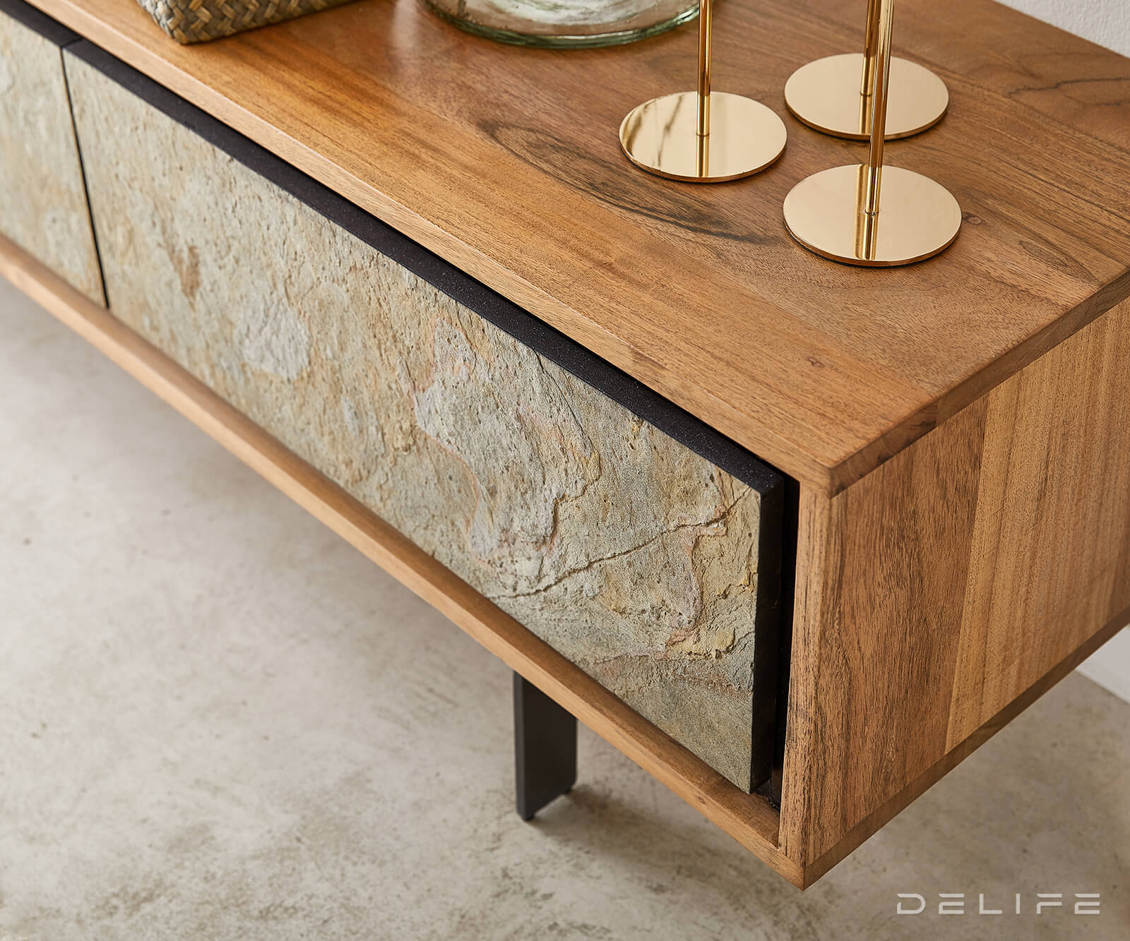 Komoda Juwelo, Materijal: Bagrem