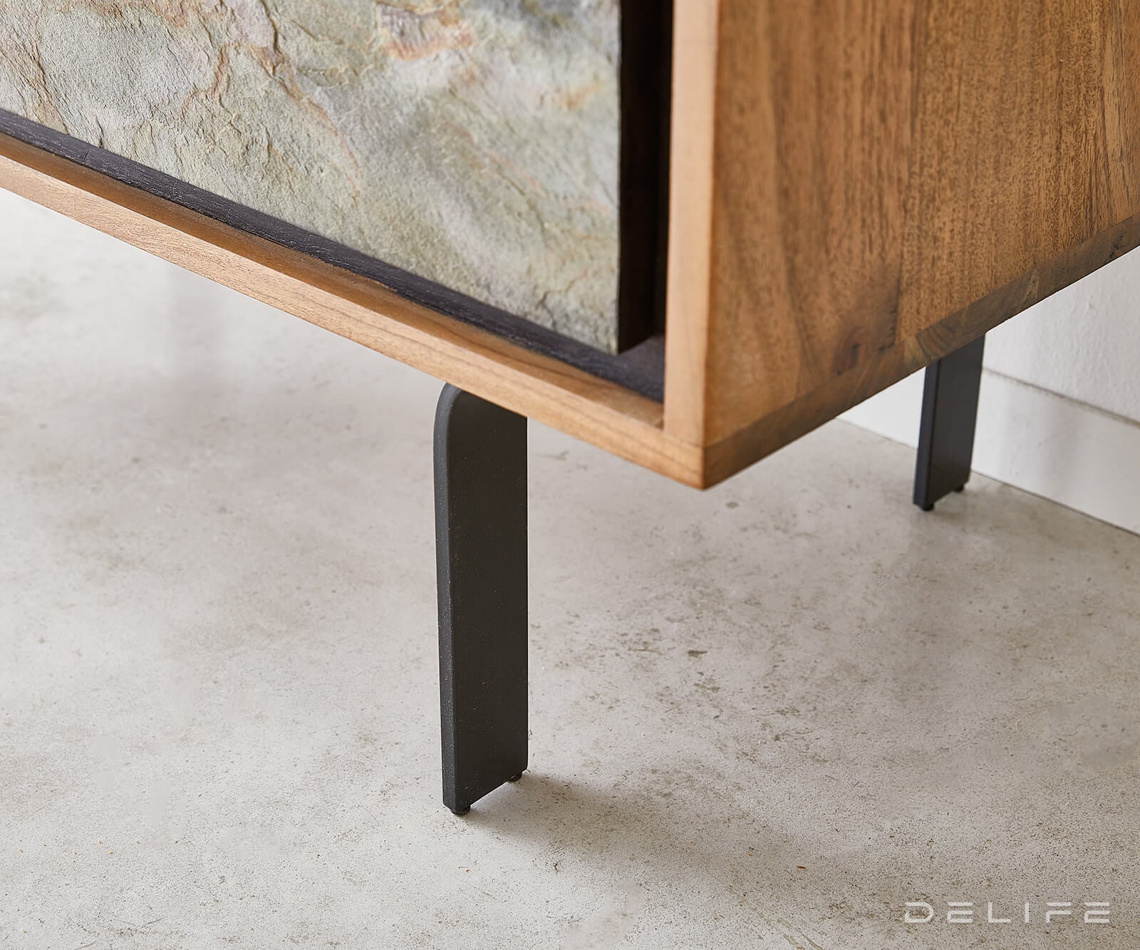 Visoka komoda Juwelo 88x135cm, Materijal: Bagrem