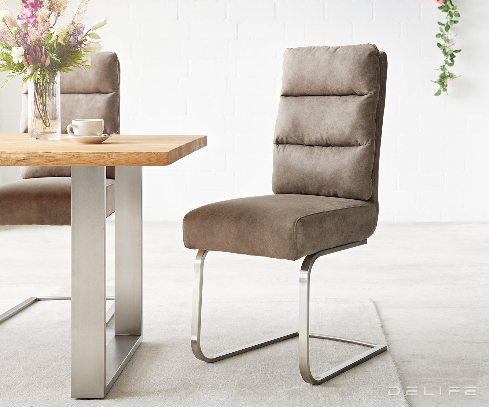 Blagovaonska stolica Pela, Materijal: Mikrofibra