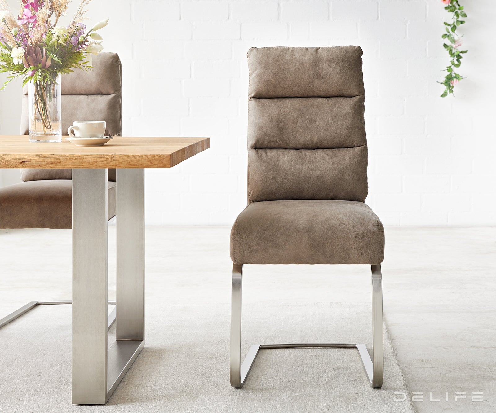 Blagovaonska stolica Pela, Materijal: Mikrofibra