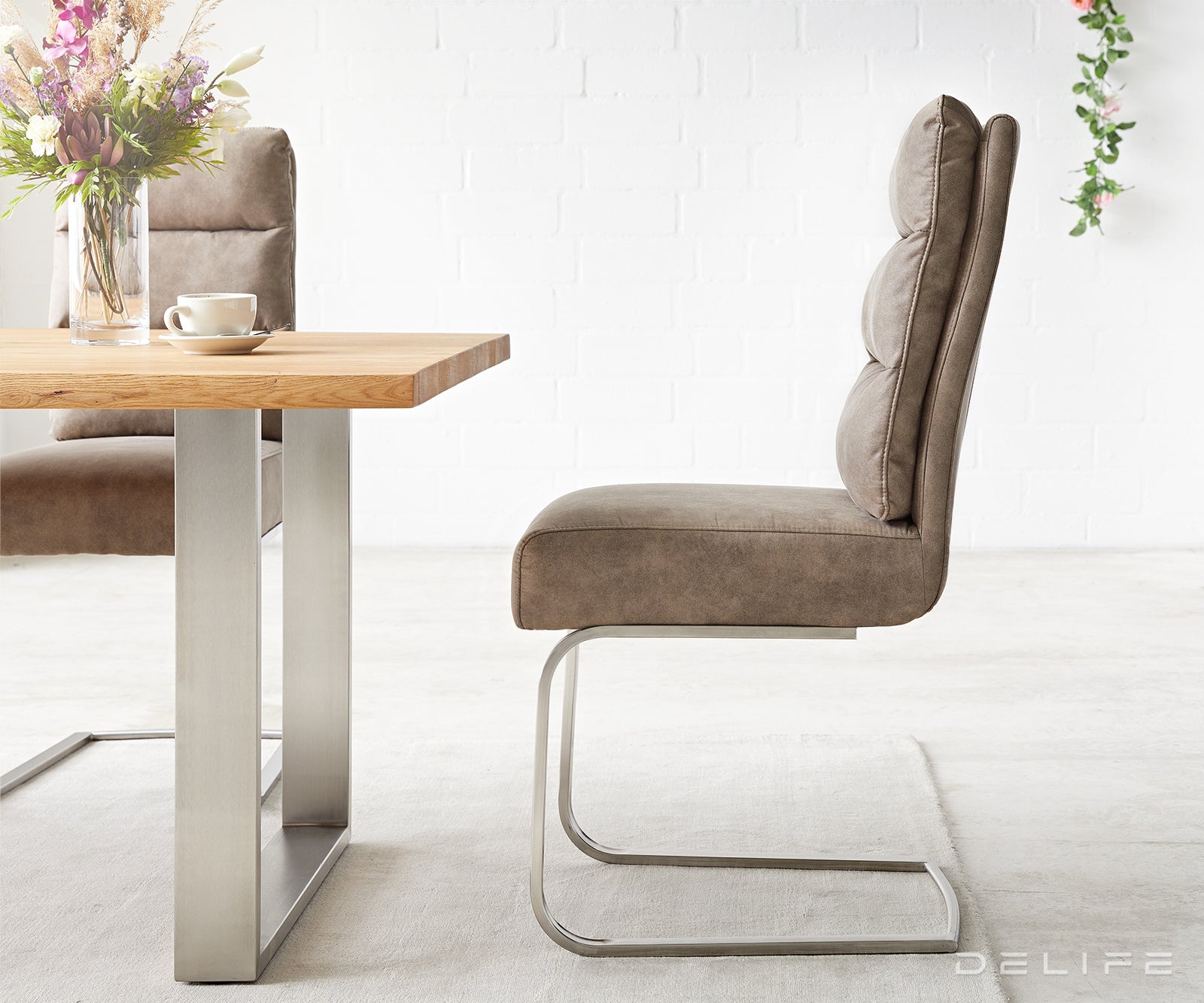 Blagovaonska stolica Pela, Materijal: Mikrofibra