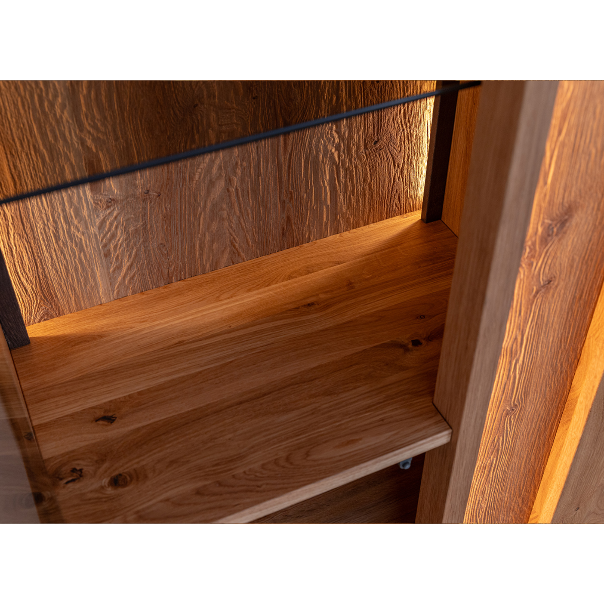 Vitrina Collodi 84,50x205cm, Materijal: Masivno Drvo Hrast