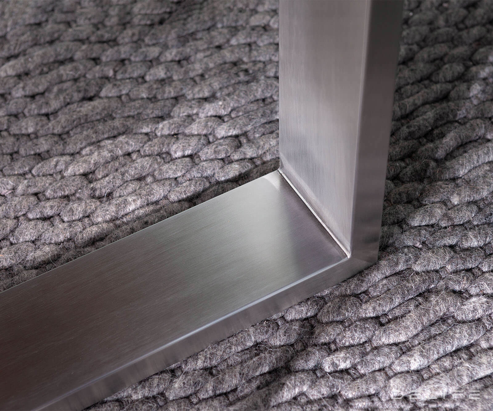 Blagovaonski stol Edge 2, Materijal: Bagrem