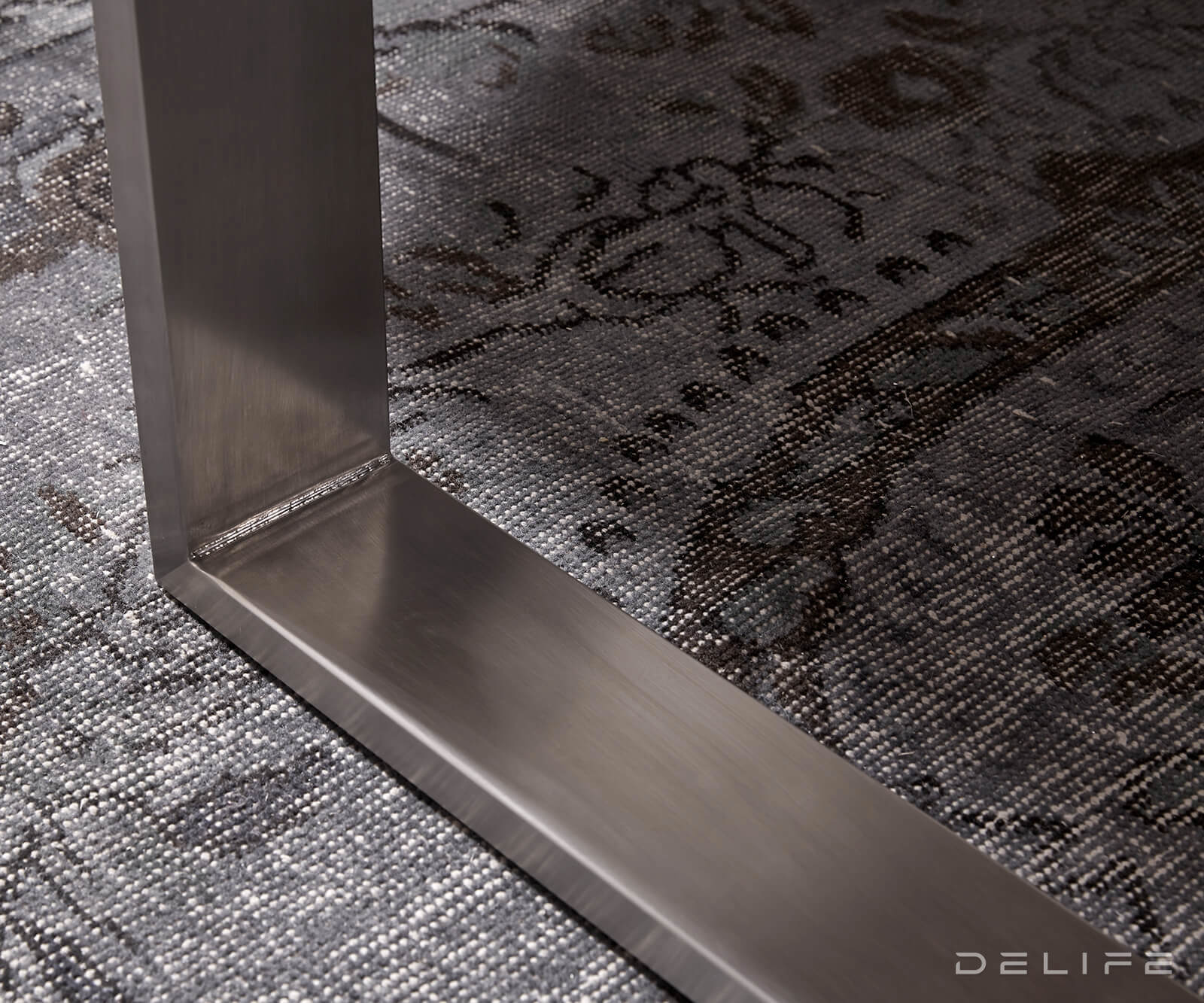 Blagovaonski stol Edge 2, Materijal: Bagrem