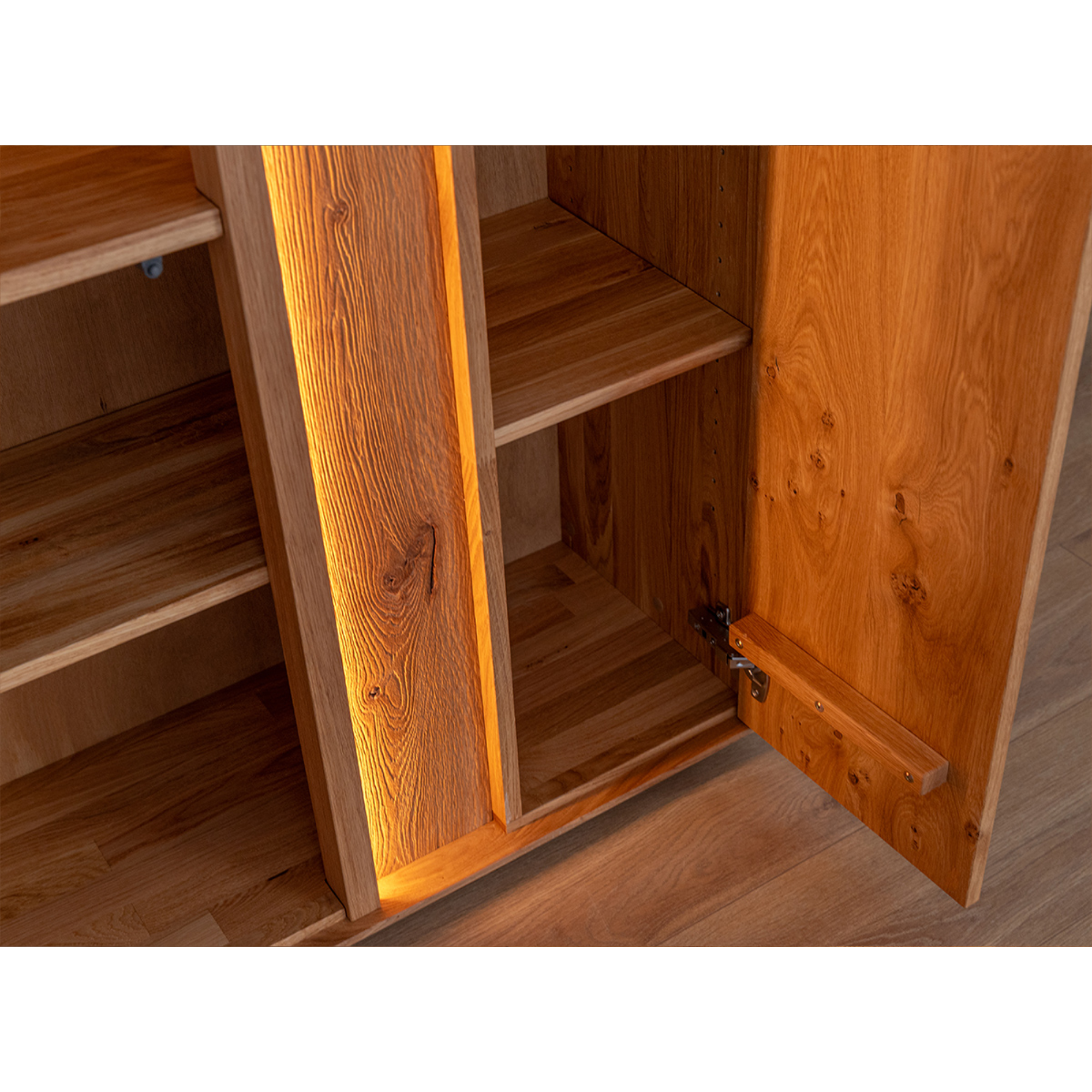 Vitrina Collodi 84,50x205cm, Materijal: Masivno Drvo Hrast