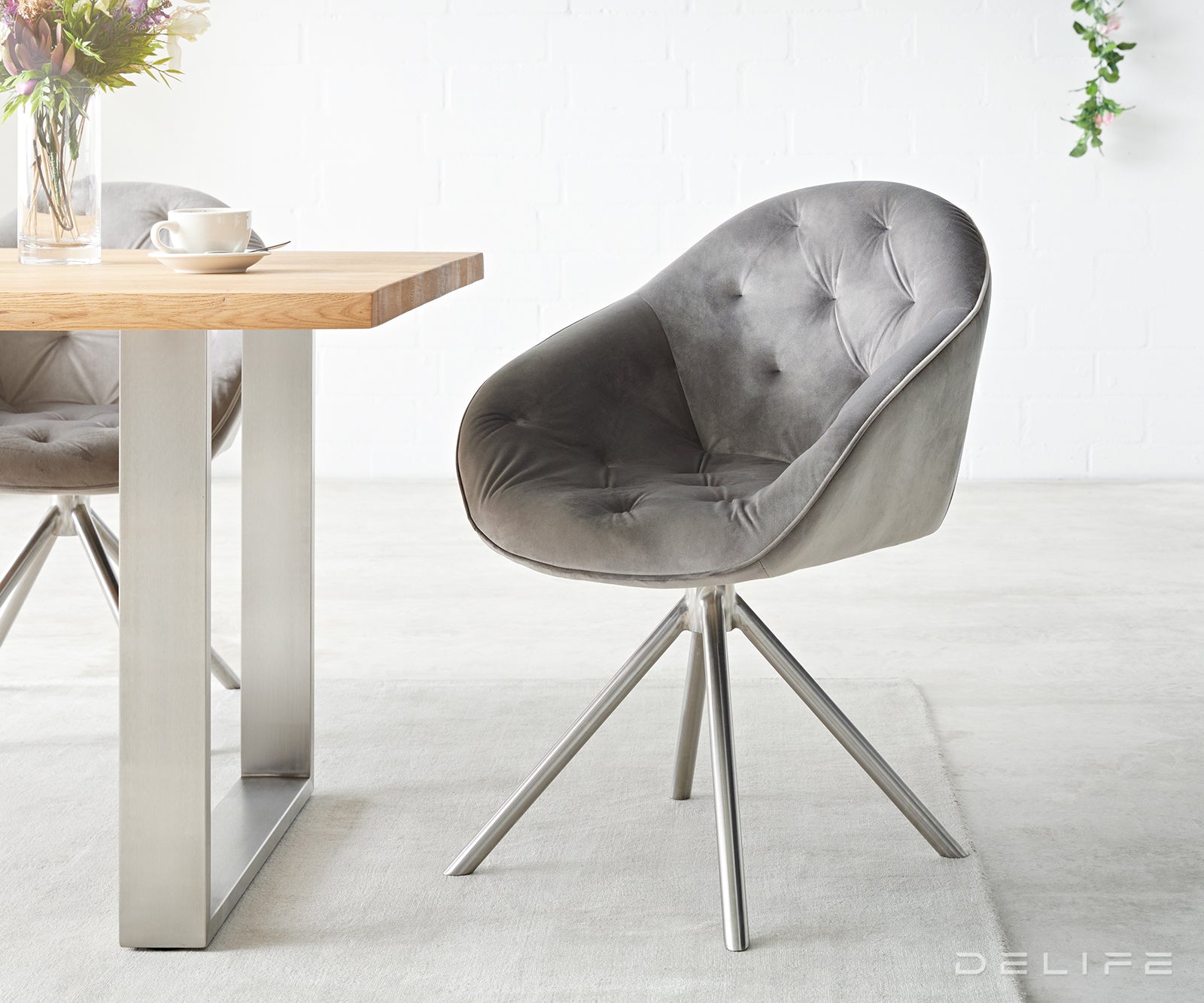 Blagovaonska stolica Gaio, Materijal: Baršun