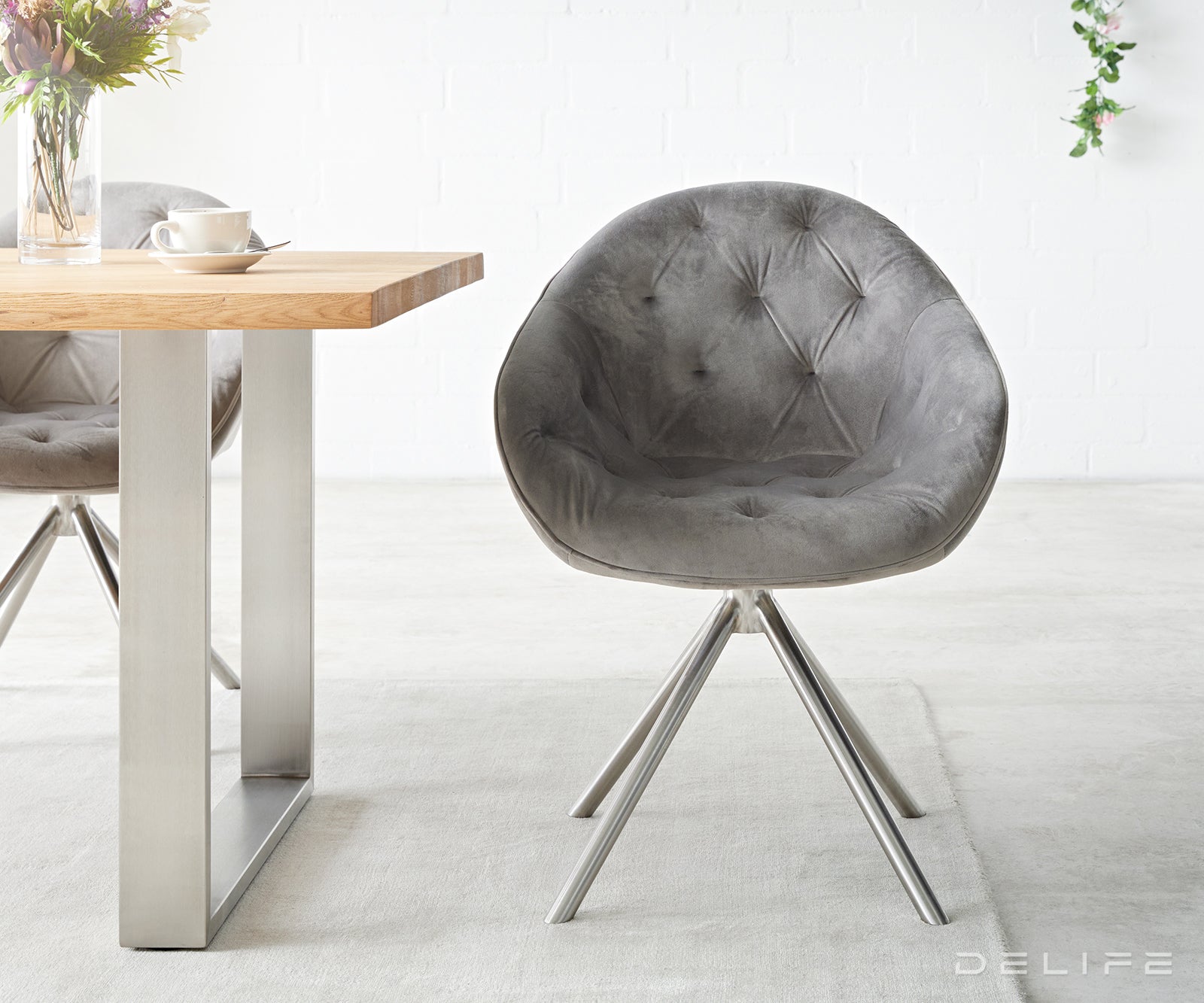 Blagovaonska stolica Gaio, Materijal: Baršun