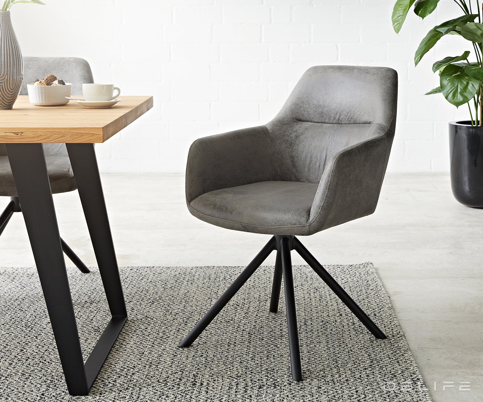 Blagovaonska stolica Pejo, Materijal: Mikrofibra