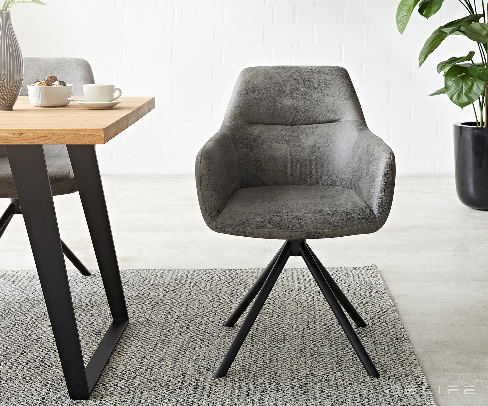 Blagovaonska stolica Pejo, Materijal: Mikrofibra