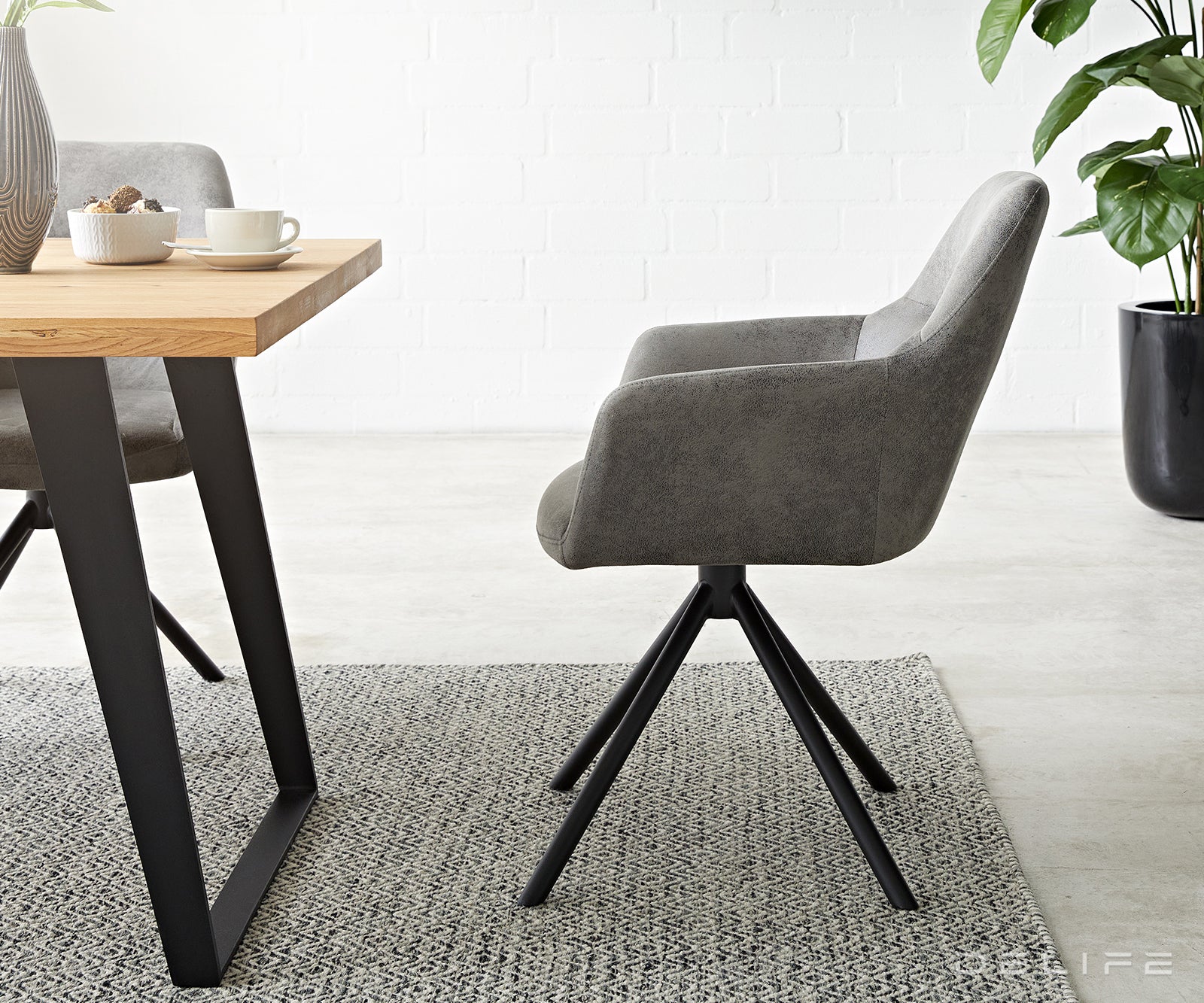 Blagovaonska stolica Pejo, Materijal: Mikrofibra