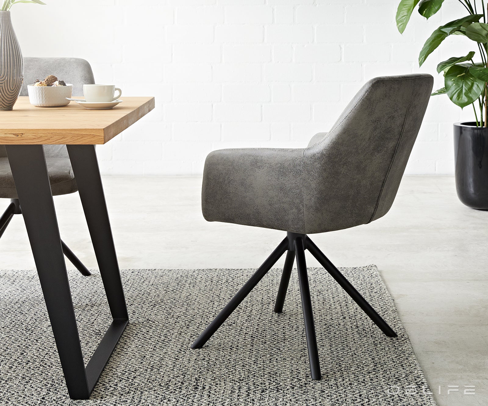 Blagovaonska stolica Pejo, Materijal: Mikrofibra