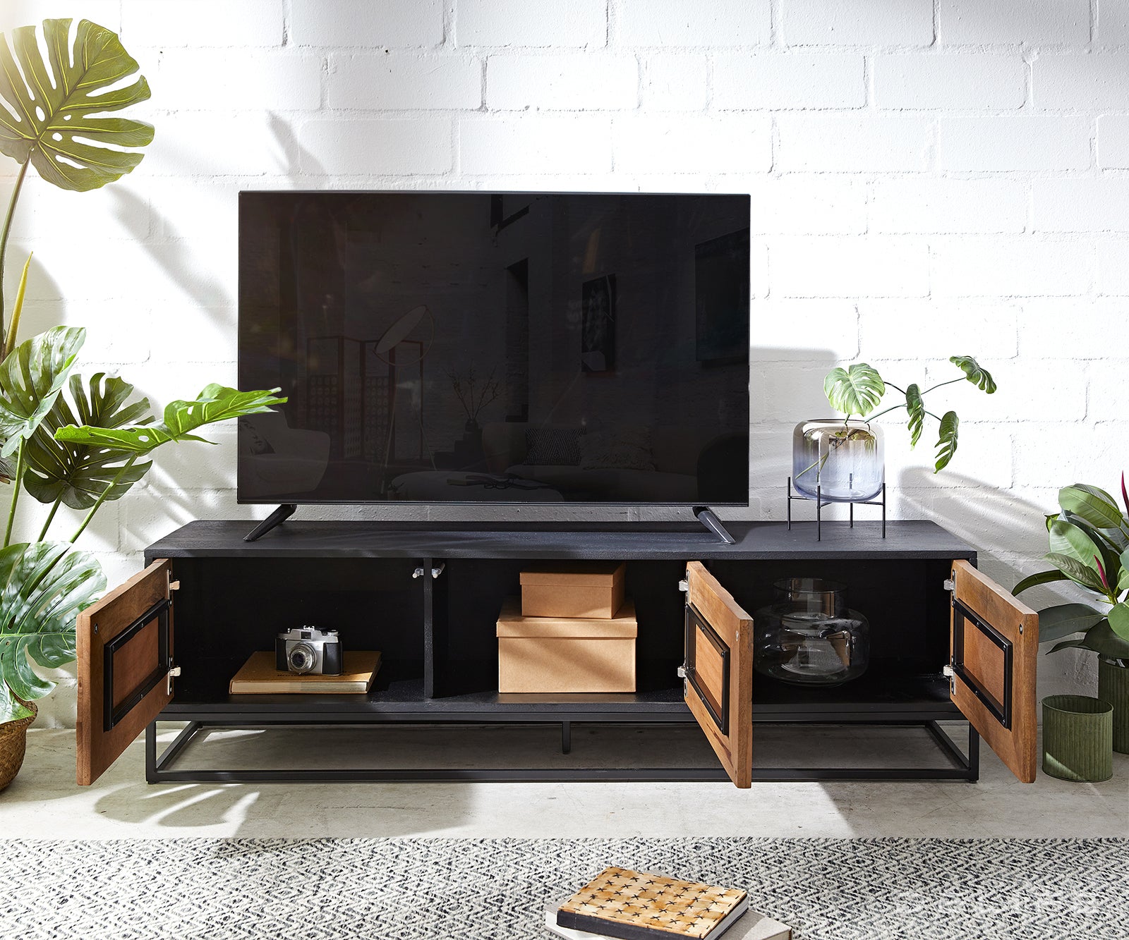 Komoda Famke, Materijal: Mango