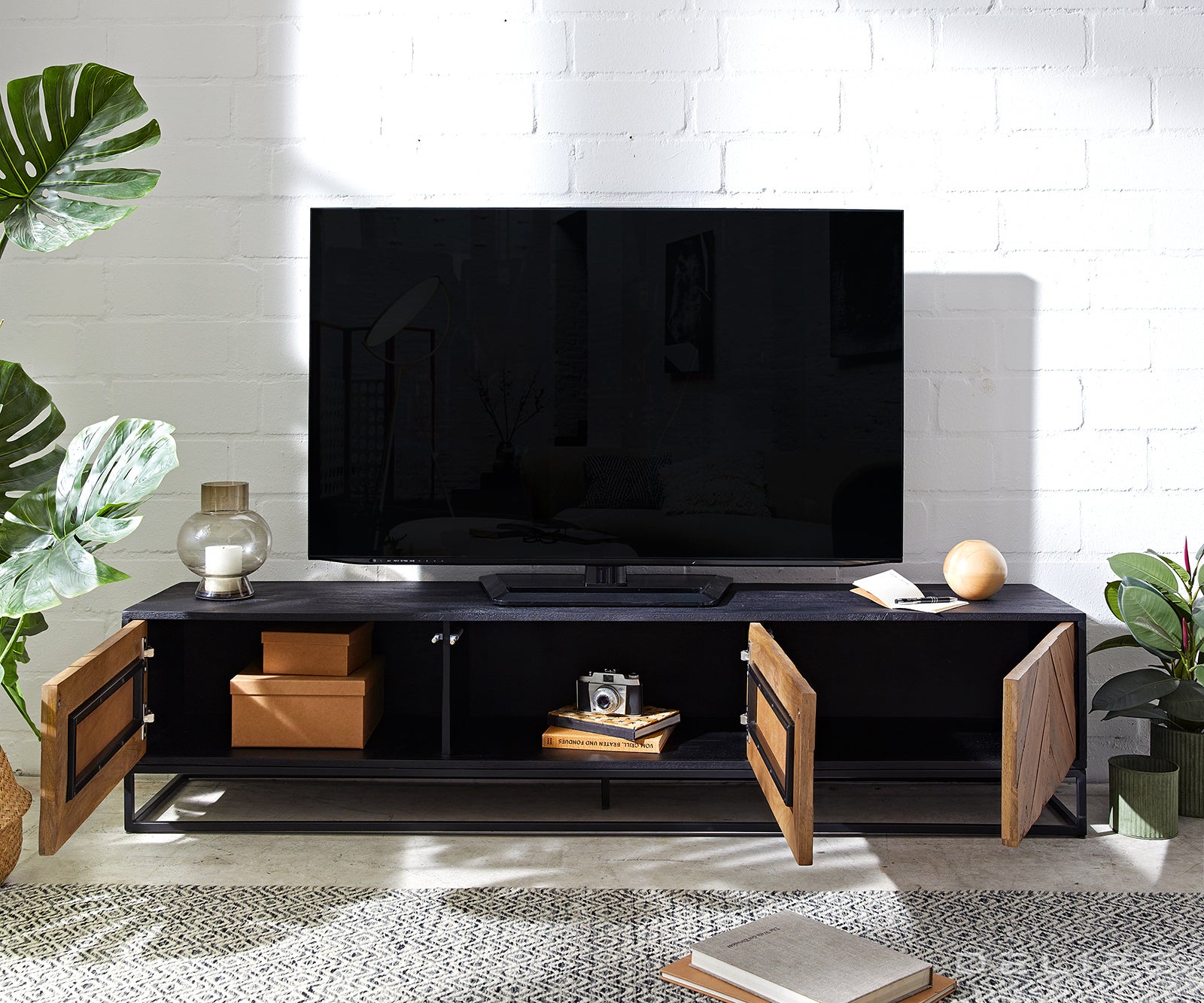 Komoda Famke, Materijal: Mango