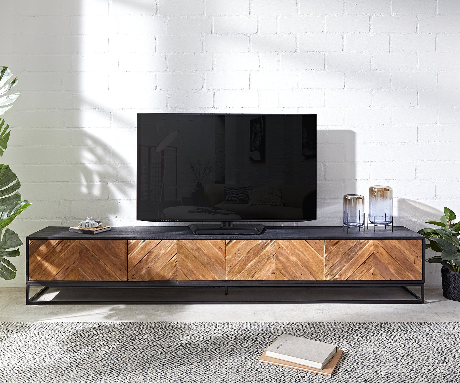 Komoda Famke, Materijal: Mango