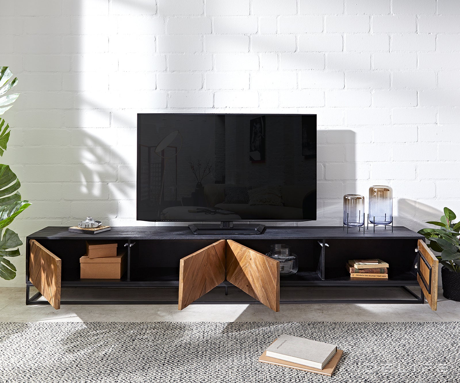 Komoda Famke, Materijal: Mango