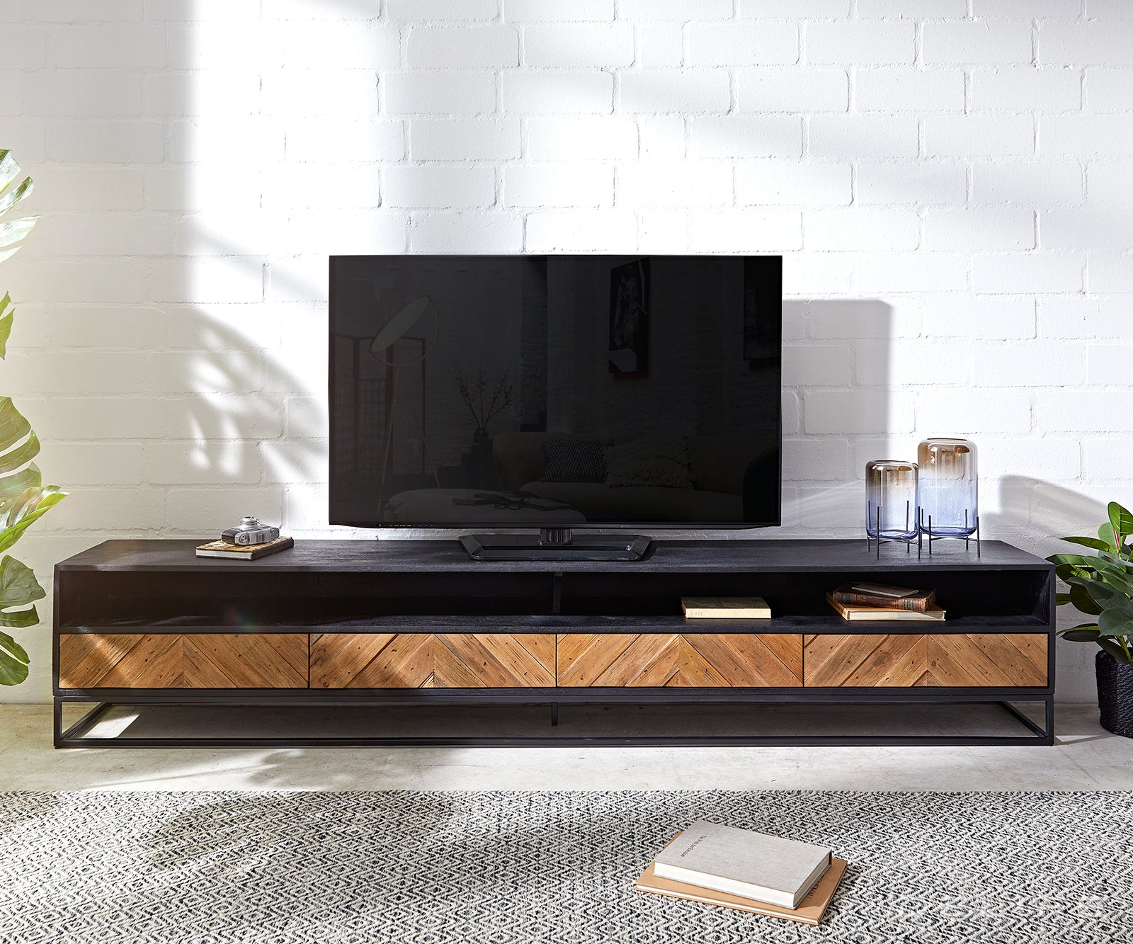 Komoda Famke, Materijal: Mango