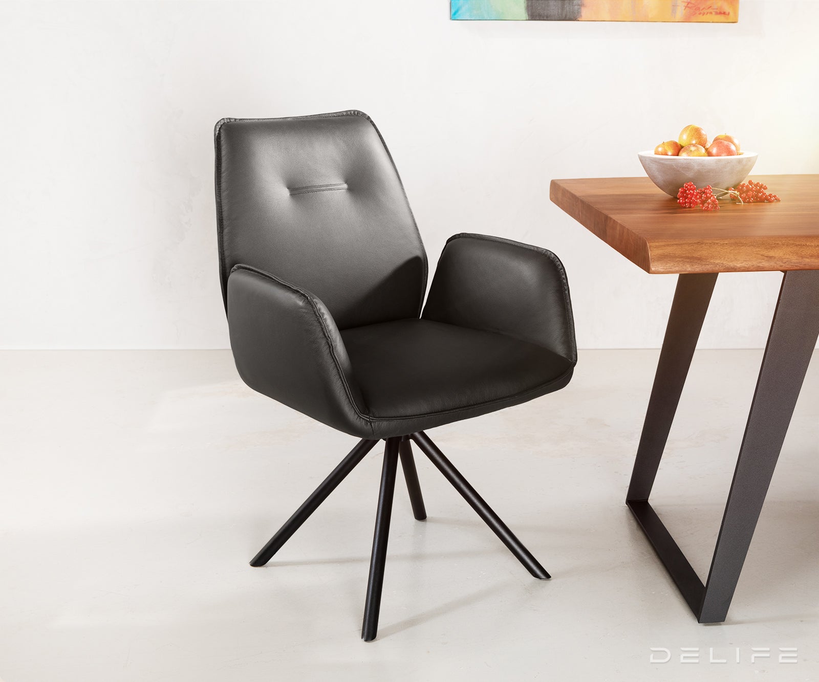 Blagovaonska stolica Zoa, Materijal: Koža