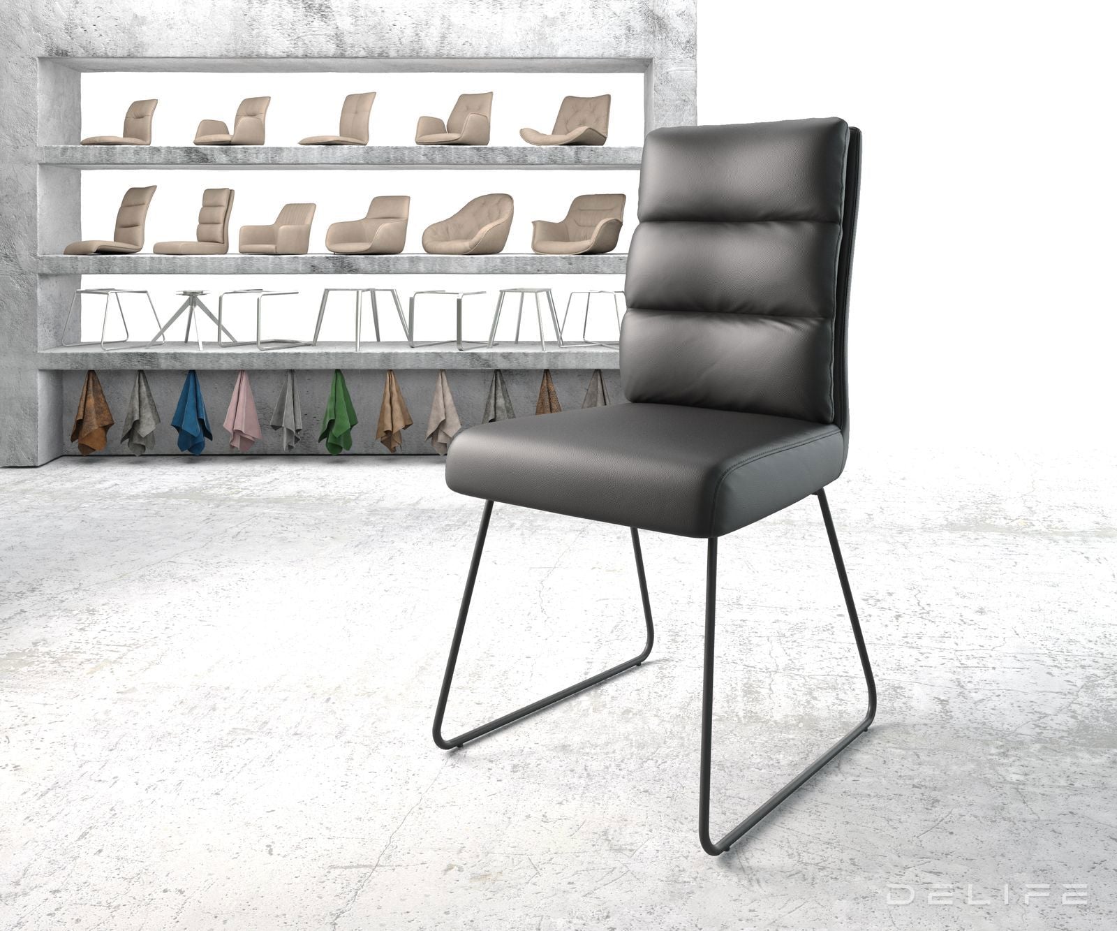 Blagovaonska stolica Pela, Materijal: Koža