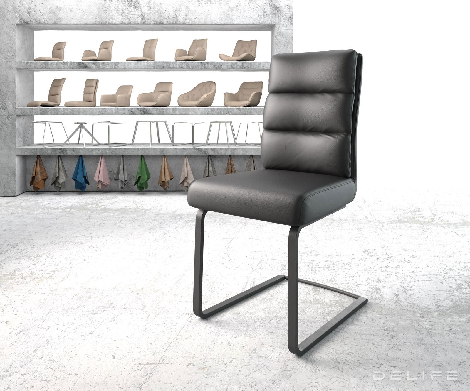 Blagovaonska stolica Pela, Materijal: Koža