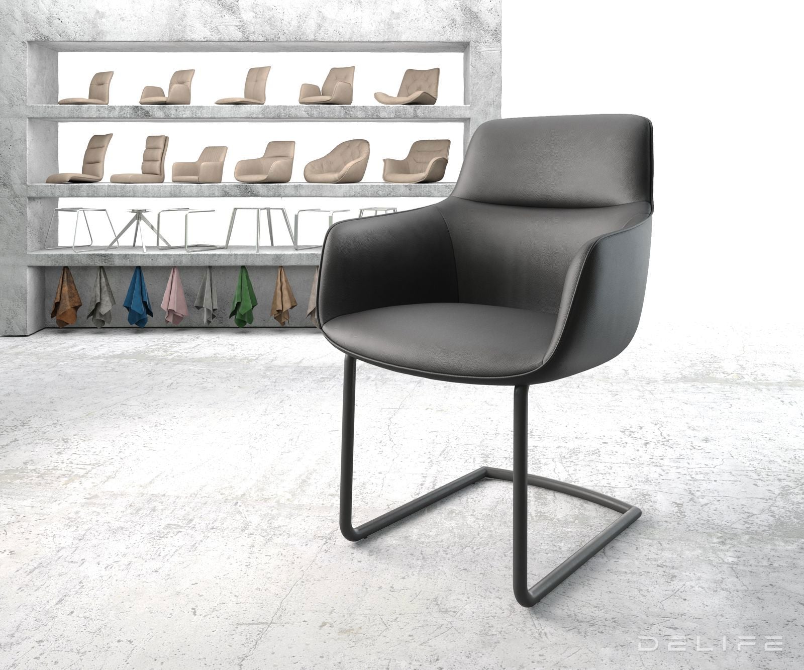 Blagovaonska stolica Pejo, Materijal: Koža