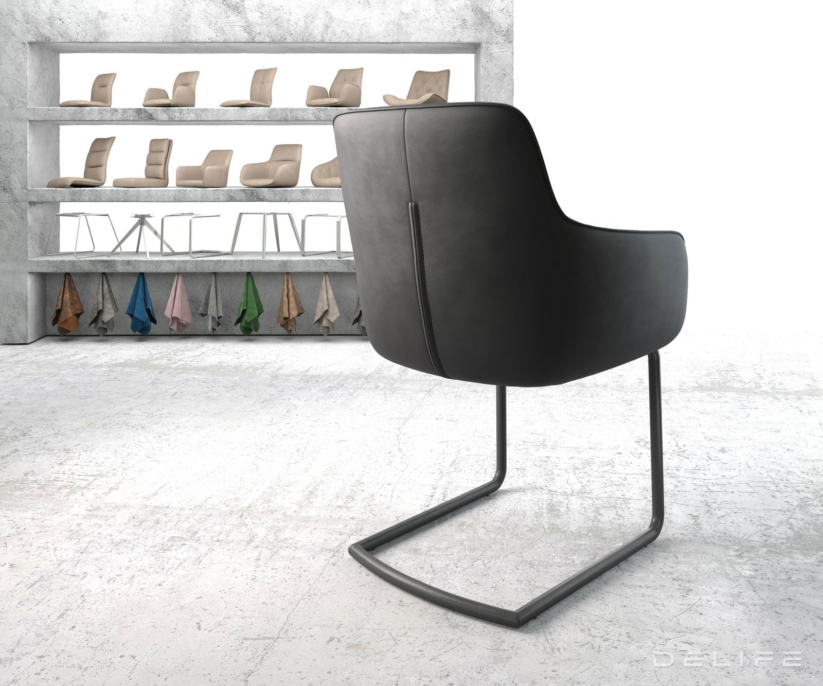 Blagovaonska stolica Pejo, Materijal: Koža