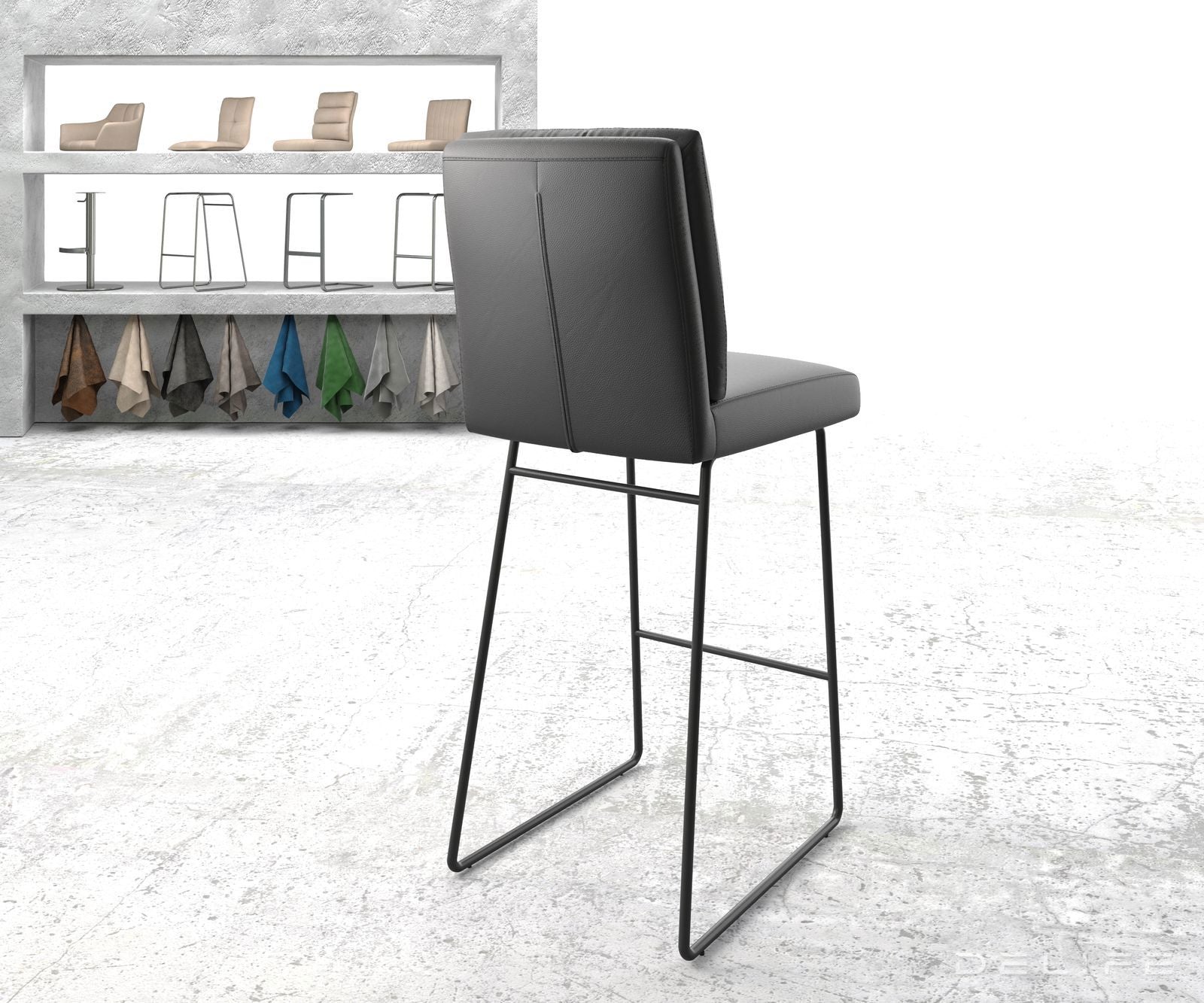 Barska stolica Pela, Materijal: Koža